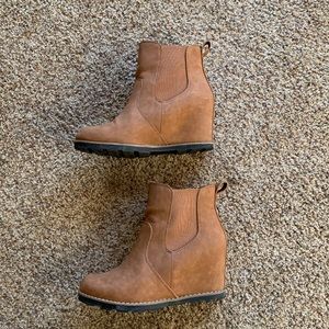 Wedge boots in vguc - Size 7